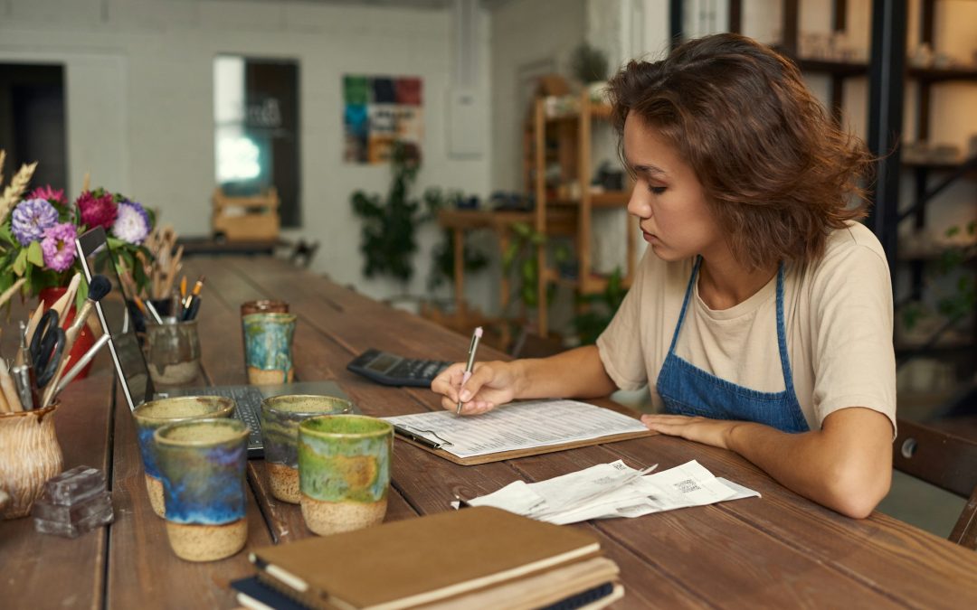 Employee or Contractor? CRA Rules for Canadian Small Businesses
